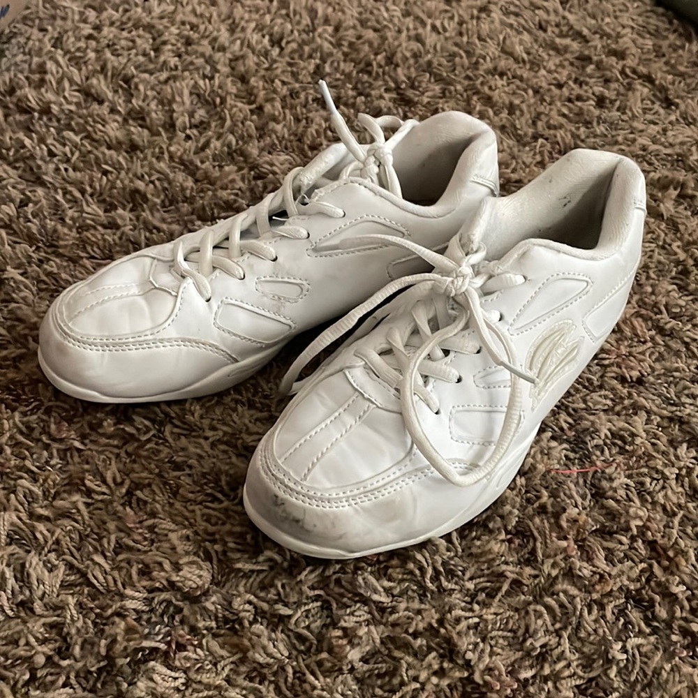 Cheer shoes